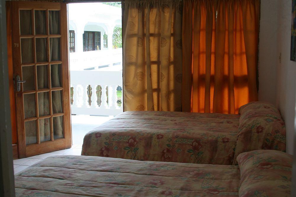 Pure Oasis Resort Negril Exterior photo